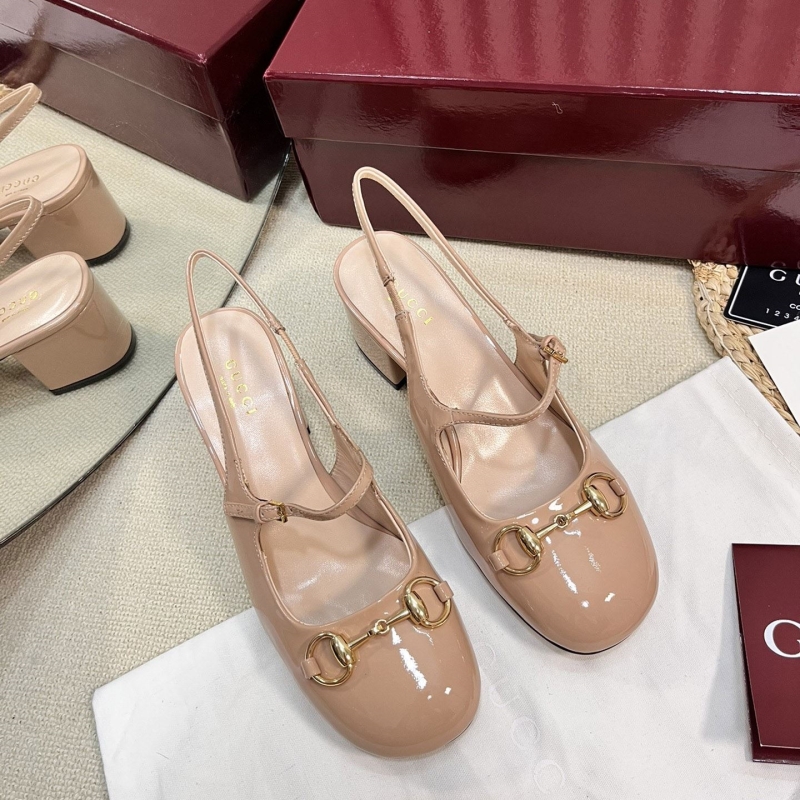 G*u*i sandals